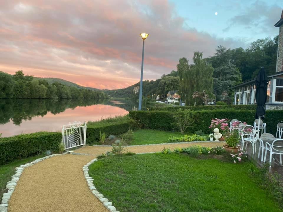 Logis Le P'Tit Rouillon Au Rythme De La Meuse Lägenhet Annevoie-Rouillon Exteriör bild