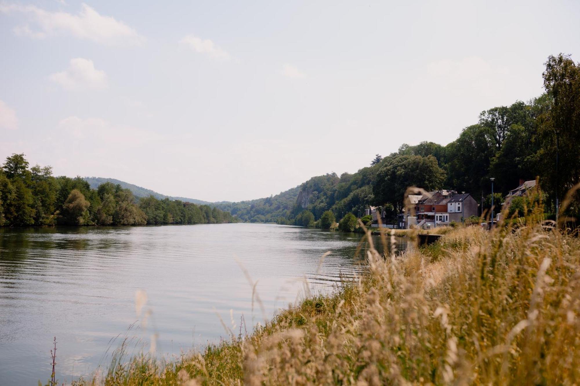 Logis Le P'Tit Rouillon Au Rythme De La Meuse Lägenhet Annevoie-Rouillon Exteriör bild